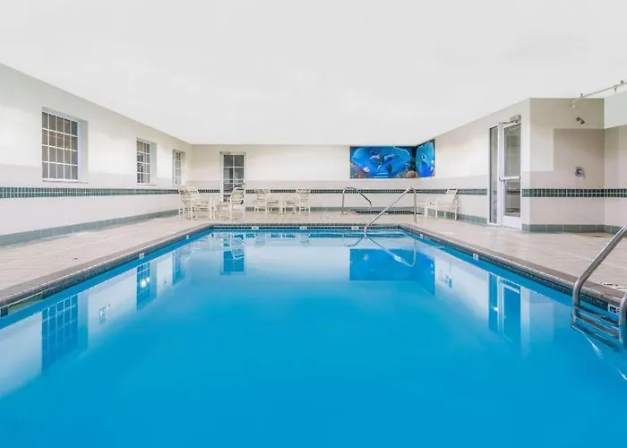 Super 8 By Wyndham Fargo Airport Hotel