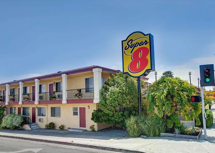 Super 8 By Wyndham Santa Cruz Beach