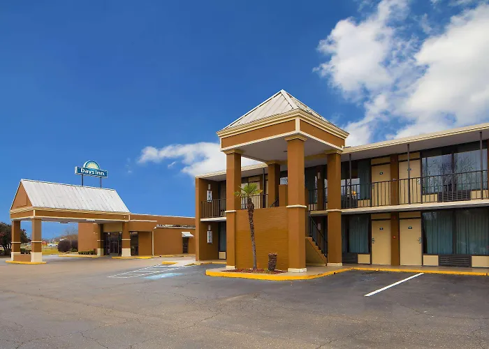 Baymont By Wyndham Lafayette Hotel