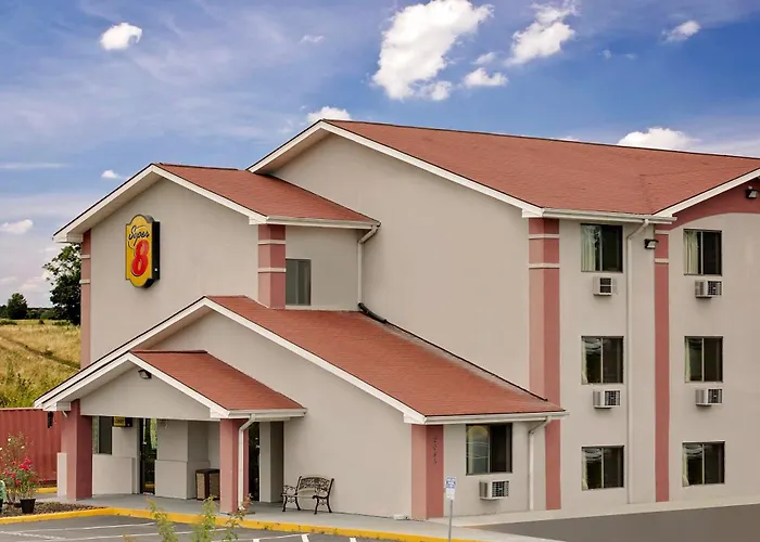 Super 8 By Wyndham Waynesboro Hotel