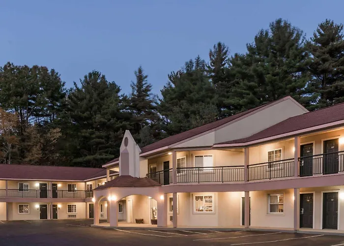 Howard Johnson By Wyndham Lenox