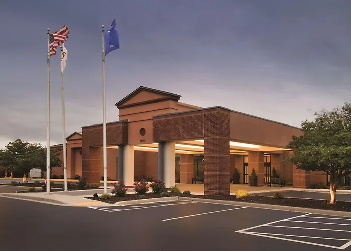 Doubletree By Hilton Milwaukee/Brookfield Hotel