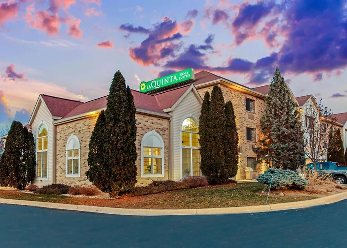 La Quinta By Wyndham Milwaukee Delafield Hotel