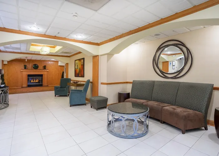 Holiday Inn Express Hotel & Suites Woodbridge By Ihg