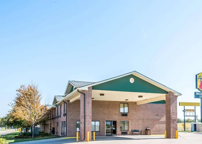 Super 8 By Wyndham Salina I-70