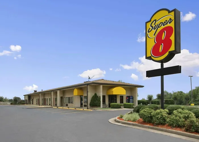 Super 8 By Wyndham Tupelo Airport