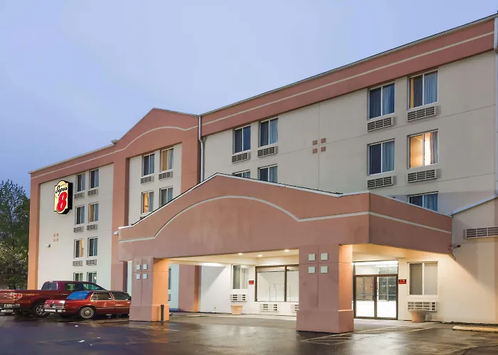 Super 8 By Wyndham Danbury Motel