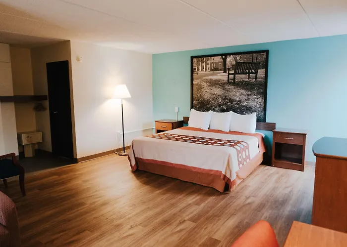 Super 8 By Wyndham Danbury Motel
