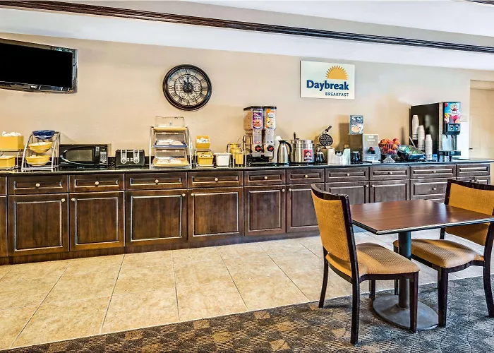Days Inn & Suites By Wyndham Jeffersonville In