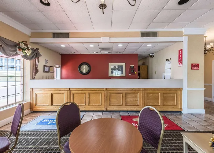 Econo Lodge Inn & Suites Orangeburg