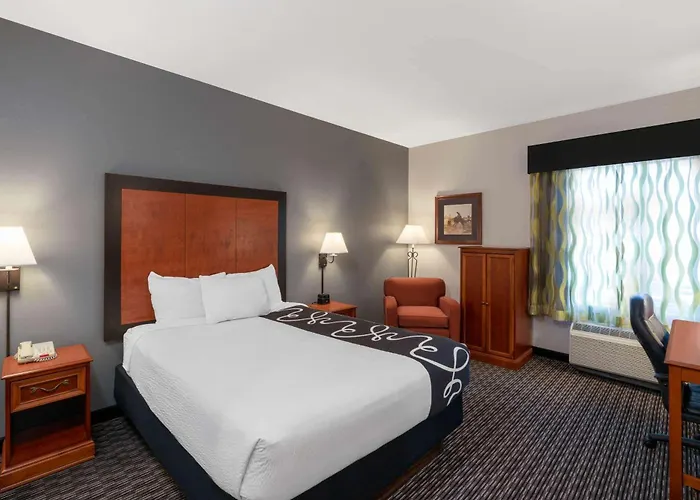 La Quinta By Wyndham Rifle Hotel