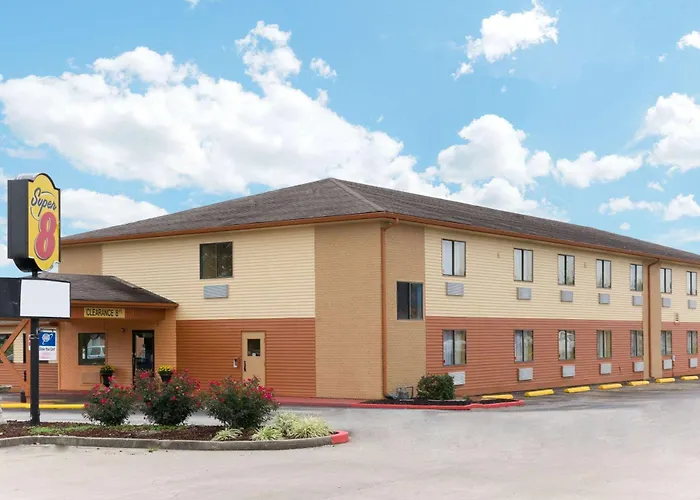 Super 8 By Wyndham Richmond Hotel