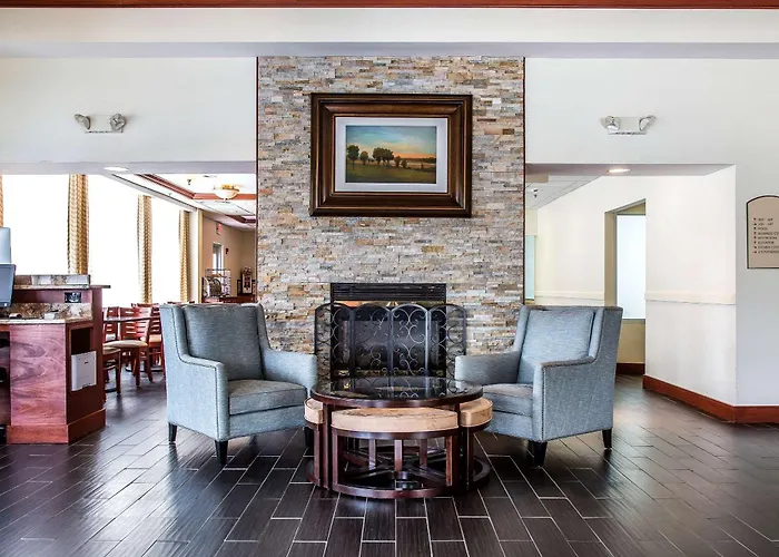 Clarion Hotel & Suites Hamden-New Haven