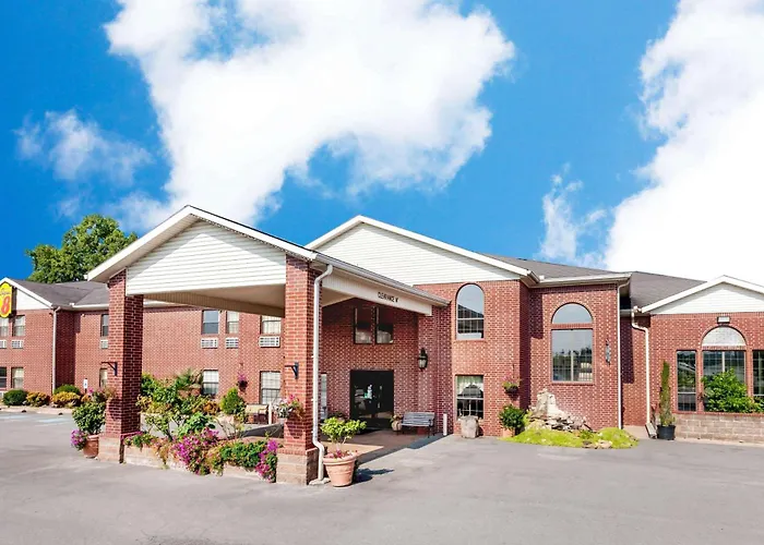 Super 8 By Wyndham Pine Bluff Hotel