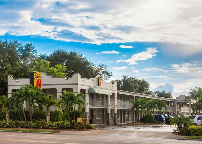 Super 8 By Wyndham Bradenton Sarasota Area