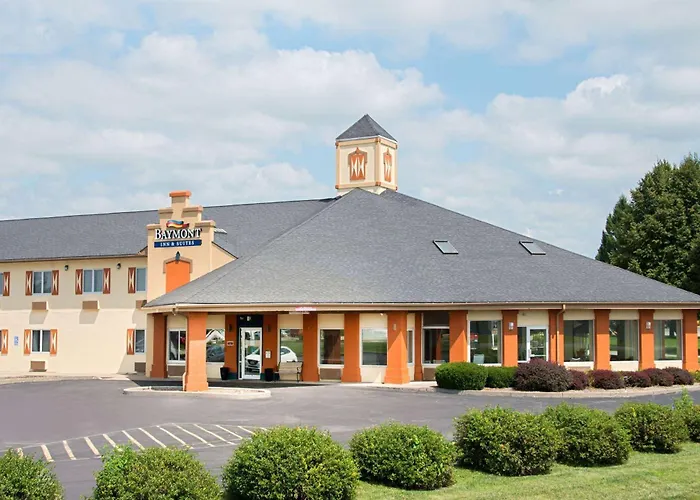 Baymont By Wyndham Pella Motel