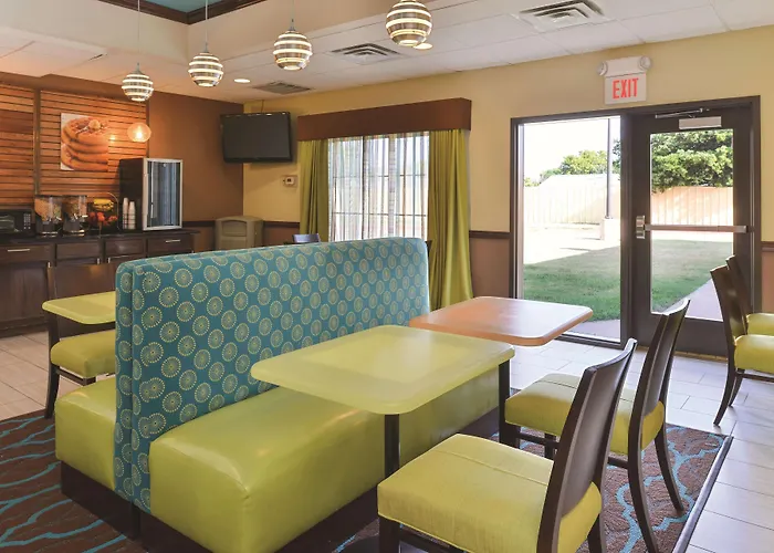 La Quinta By Wyndham Woodward Hotel