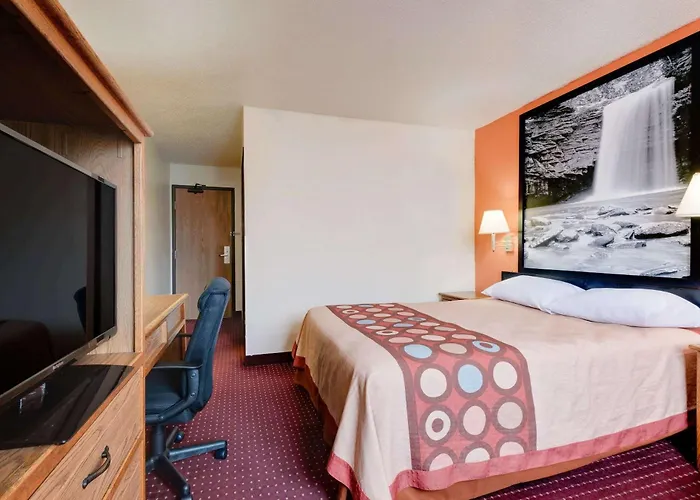 Hillside Inn & Suite
