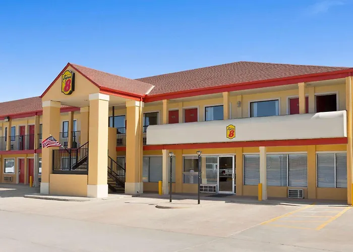 Super 8 By Wyndham Woodward Hotel