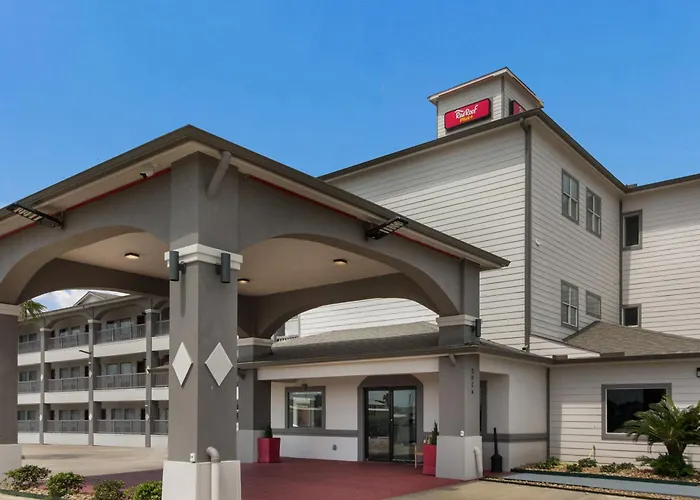 Red Roof Inn Plus + Galveston - Beachfront