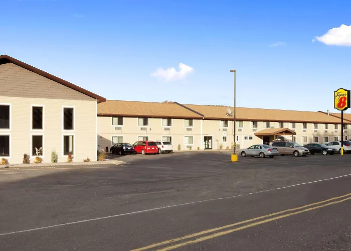 Super 8 By Wyndham Houghton Hotel