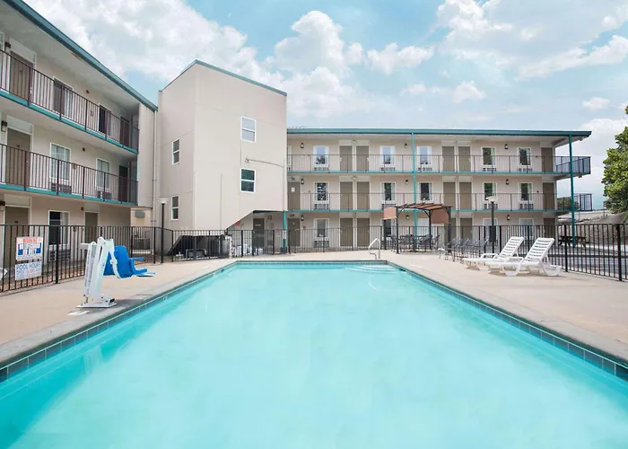 Days Inn By Wyndham Harrison