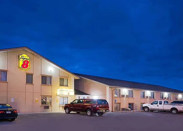 Super 8 By Wyndham Marshall Mn