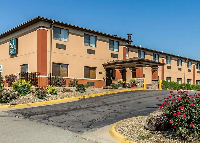 Quality Inn At Collins Road - Cedar Rapids