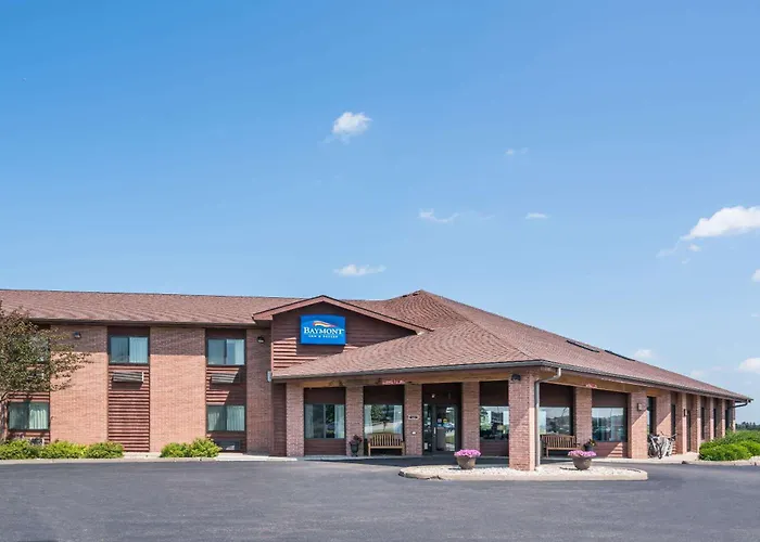 Baymont By Wyndham Marshfield Hotel