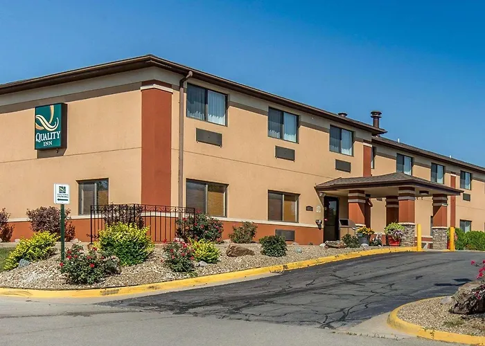 Quality Inn At Collins Road - Cedar Rapids