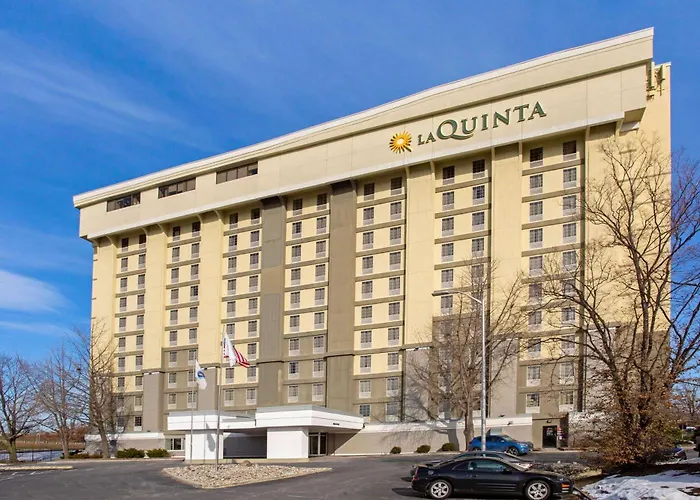 La Quinta By Wyndham Springfield Hotel