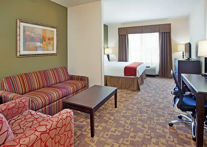 Holiday Inn Express & Suites North Topeka