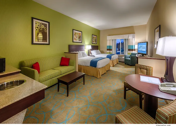 Holiday Inn Express & Suites / Red Bluff - South Redding Area, An Ihg Hotel