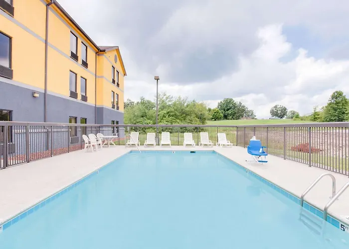 Super 8 By Wyndham Crossville Tn