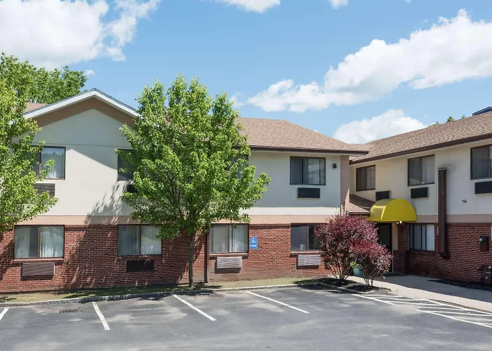 Days Inn By Wyndham Greenfield