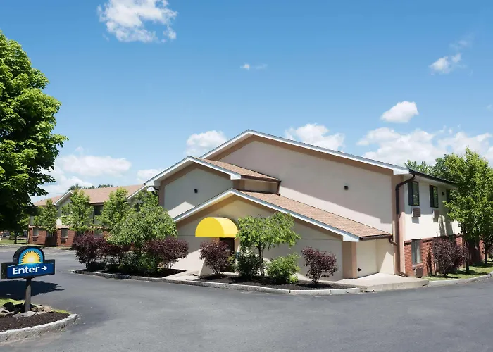 Days Inn By Wyndham Greenfield