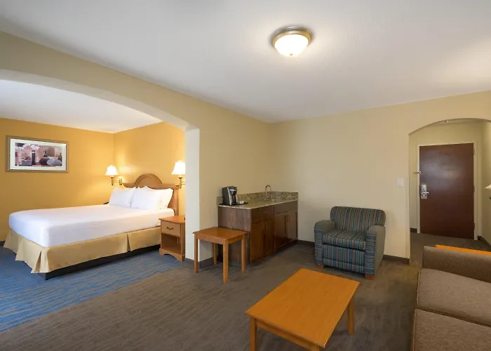 Clarion Pointe New Bern Hotel