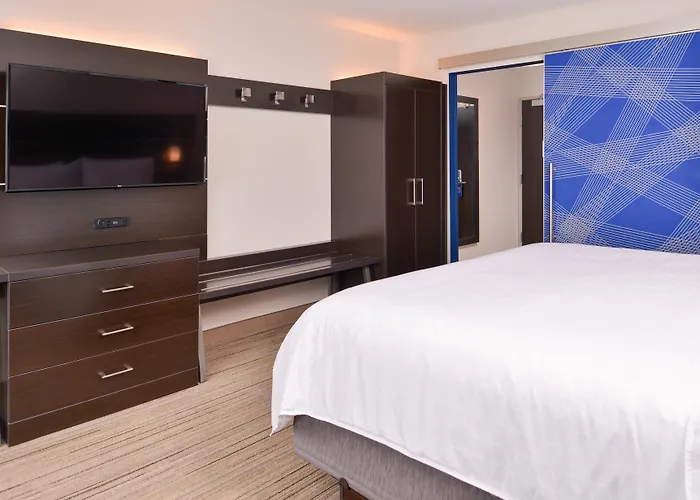 Holiday Inn Express & Suites - Olathe West By Ihg