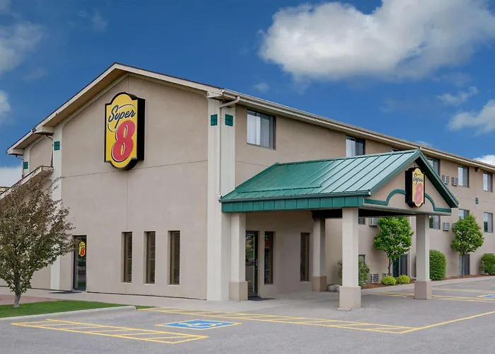 Super 8 By Wyndham Willmar