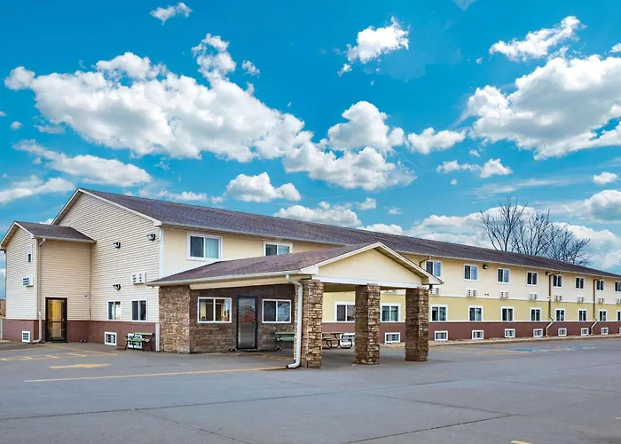 Super 8 By Wyndham Fort Madison