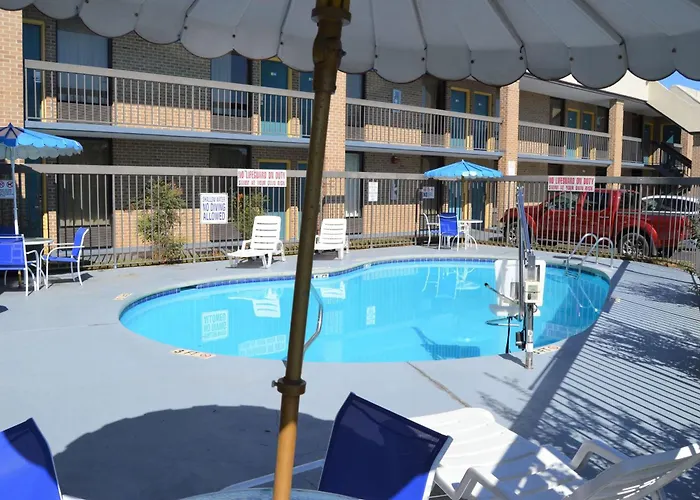 Days Inn By Wyndham Easley West Of Greenville/Clemson Area