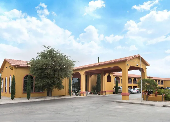 Days Inn By Wyndham Carlsbad