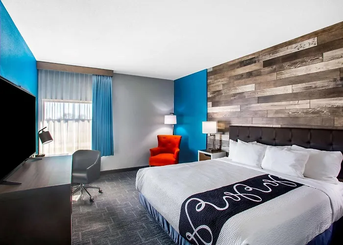 La Quinta By Wyndham Pittsburg Hotel
