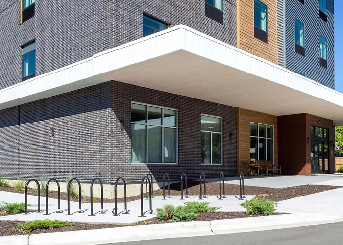 Baymont By Wyndham Madison Hotel