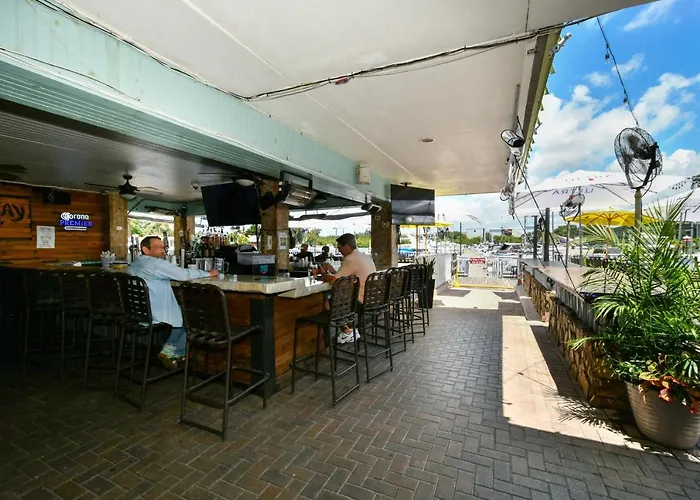 Remodeled, Huge Pool, Tiki Bar & Grill, Quiet Room South Bradenton