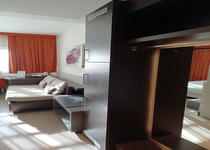 Rmh Modena Des Arts Hotel