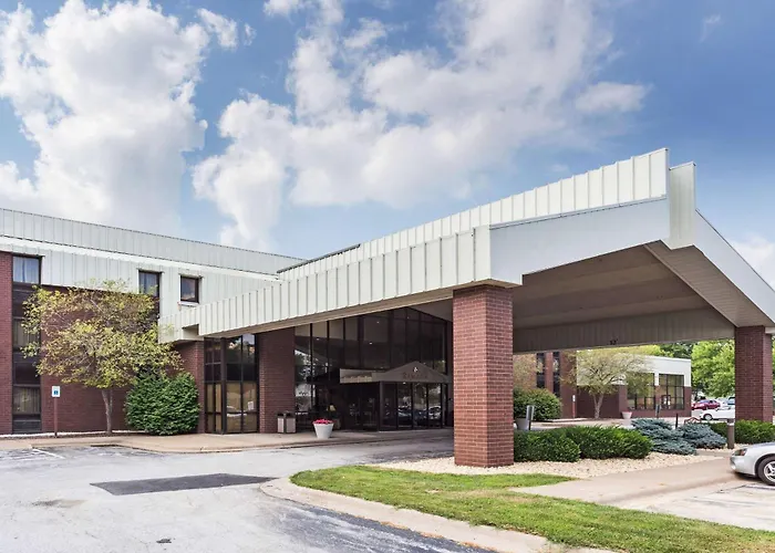 Ramada By Wyndham Bettendorf