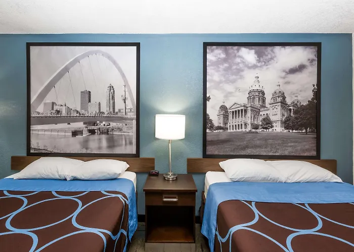 Super 8 By Wyndham Urbandale/Des Moines Area Motel