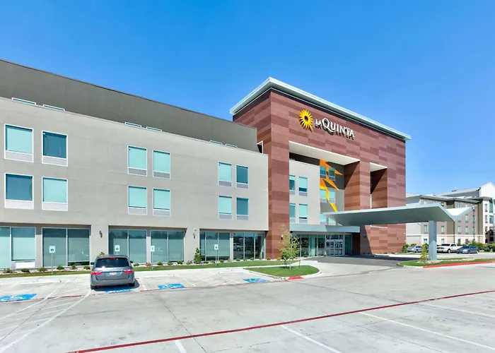 La Quinta Inn & Suites By Wyndham Dallas/Fairpark
