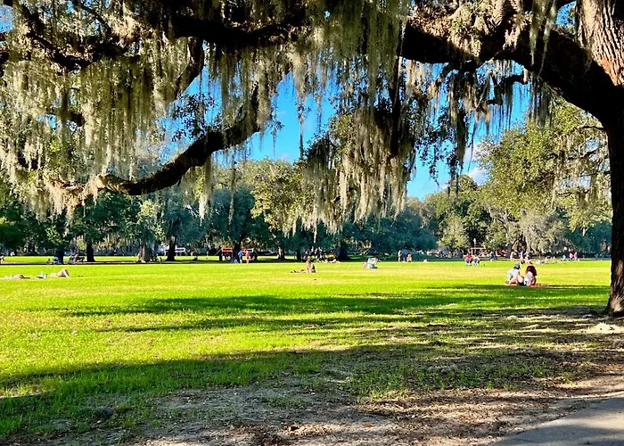 Be Our Gaston'S "The Garden Of Good" Hotel Savannah